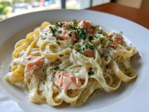 Amazing 30-Min Creamy Salmon Alfredo Pasta
